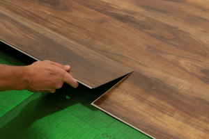 монтиране на spc flooring.jpg